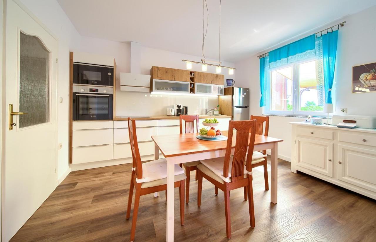 Apartman Bor Krk Крк Екстер'єр фото